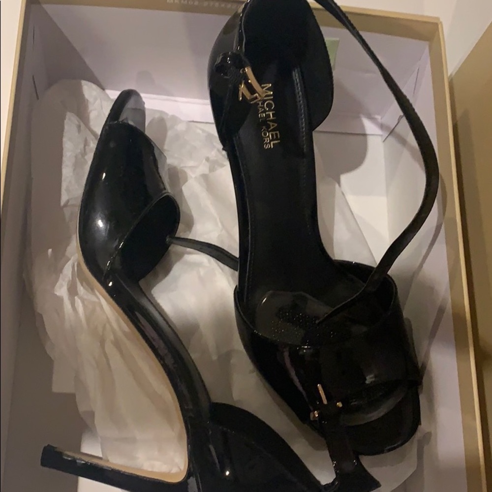 Shoes - Picture 4 of 5